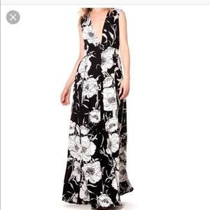 NWOT Gracia black v-neck flower maxi dress size S